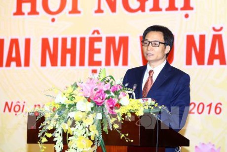 Deputy PM  attends Ministry of Information and Communication’s year-end review  - ảnh 1